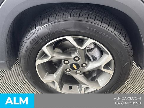 Used 2025 Chevrolet Trax LT FWD image 15