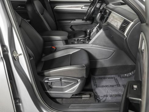 Used 2020 Volkswagen Atlas Cross Sport SE w/ Panoramic Sunroof Package image 44