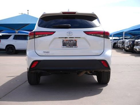 Used 2023 Toyota Highlander XLE image 5