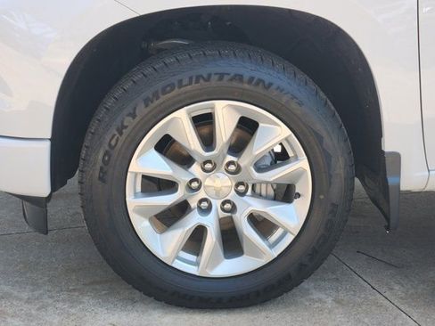 Used 2023 Chevrolet Silverado 1500 Custom image 18