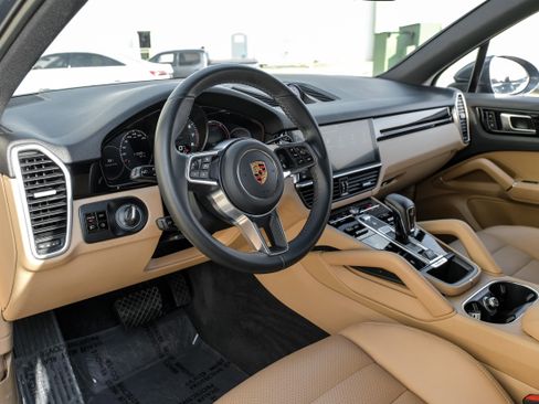Used 2019 Porsche Cayenne image 2