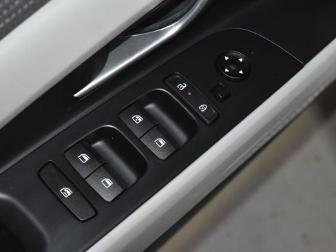 Used 2025 Hyundai Elantra Limited image 5