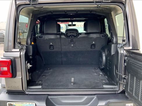 Used 2021 Jeep Wrangler Unlimited Rubicon w/ Xtreme Recon 35" Tire Package image 19