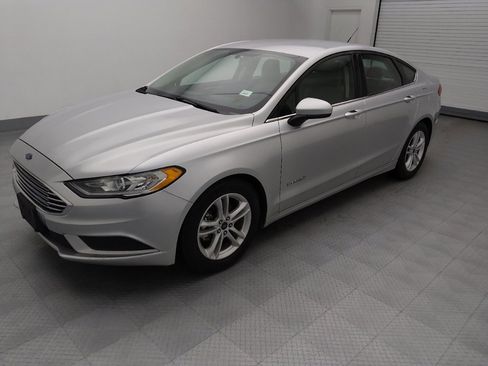 Used 2018 Ford Fusion S image 2