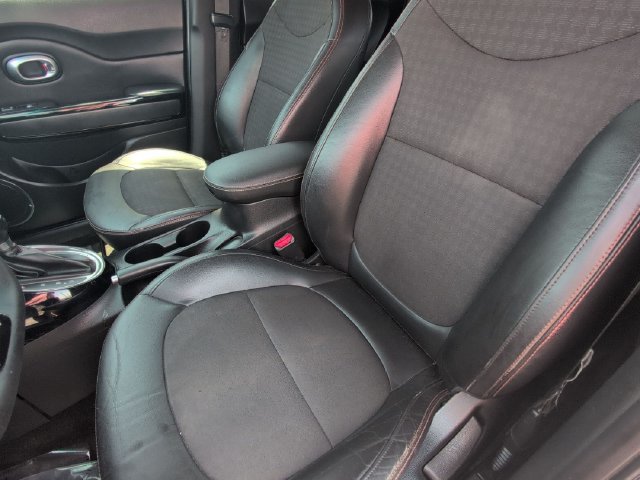 Used 2018 Kia Soul ! FWD image 12