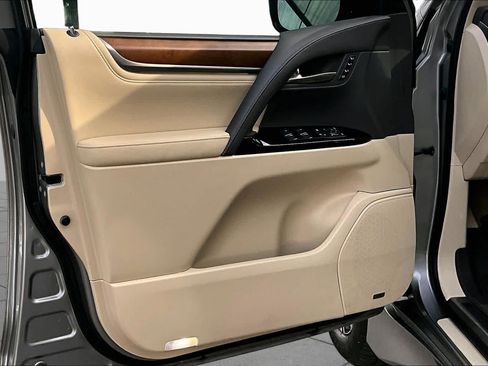 Used 2020 Lexus LX 570 4WD w/ Luxury Package image 22