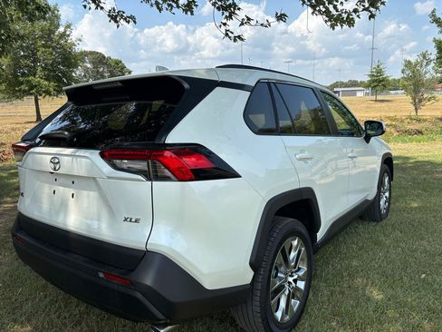 Used 2021 Toyota RAV4 XLE Premium FWD image 8