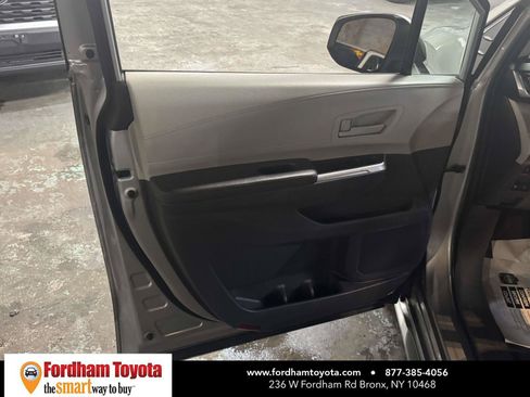 Used 2021 Toyota Sienna LE FWD image 14
