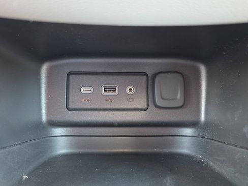 Used 2023 Chevrolet Equinox LT FWD image 24