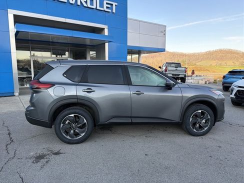 Used 2025 Nissan Rogue SV FWD image 3