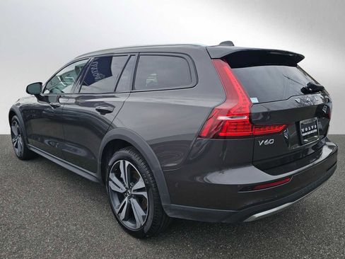 Certified 2025 Volvo V60 B5 Cross Country Plus image 5