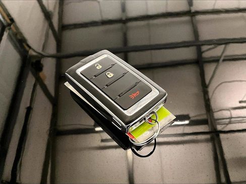 Used 2023 Jeep Grand Cherokee Laredo image 9