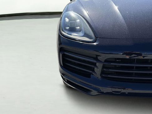 Used 2023 Porsche Cayenne Platinum Edition image 9