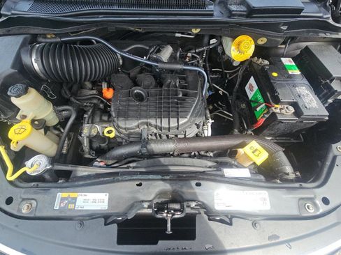 Used 2015 Chrysler Town & Country S FWD image 15