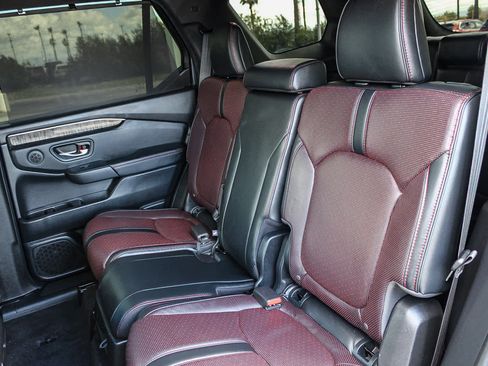 Certified 2025 Honda Pilot Black Edition image 18