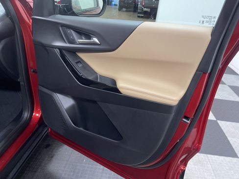 Used 2025 Chevrolet Equinox ACTIV w/ Safety and Technology Package image 25