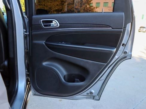 Used 2018 Jeep Grand Cherokee Limited image 10