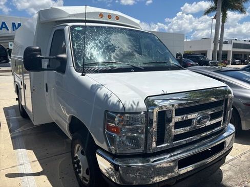Used 2025 Ford E-350 and Econoline 350 Super Duty w/ Power Equipment Group RWD image 1