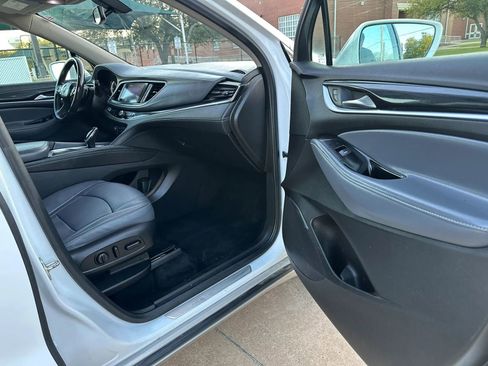 Used 2020 Buick Enclave Essence image 32