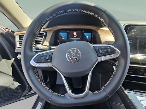 Certified 2025 Volkswagen Atlas SE FWD image 27