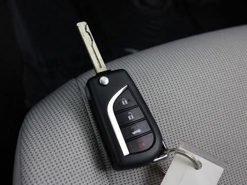 Used 2022 Toyota Corolla LE image 28