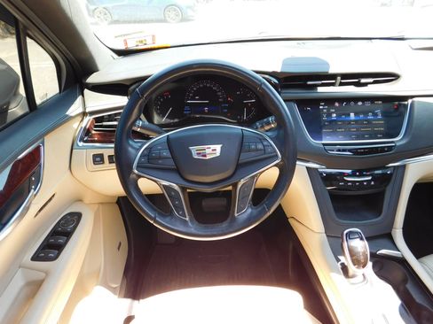 Used 2019 Cadillac XT5 Luxury AWD/4WD image 13