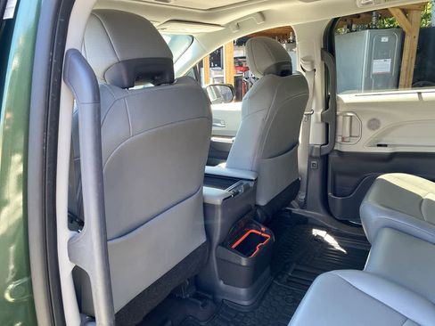 Used 2022 Toyota Sienna XLE w/ XLE Plus Package FWD image 16