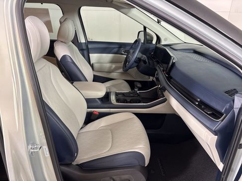 New 2026 Kia Carnival EX FWD image 15