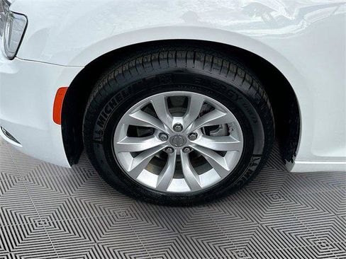 Certified 2023 Chrysler 300 Touring image 28