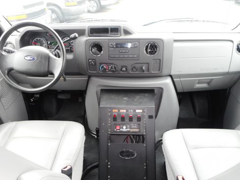 Used 2009 Ford E-350 and Econoline 350 Super Duty RWD image 22