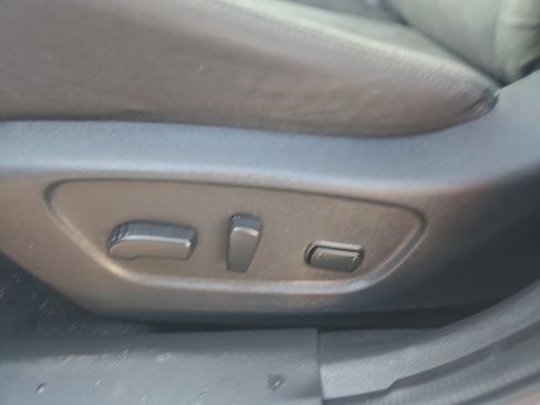 Used 2016 Nissan Rogue SV image 9