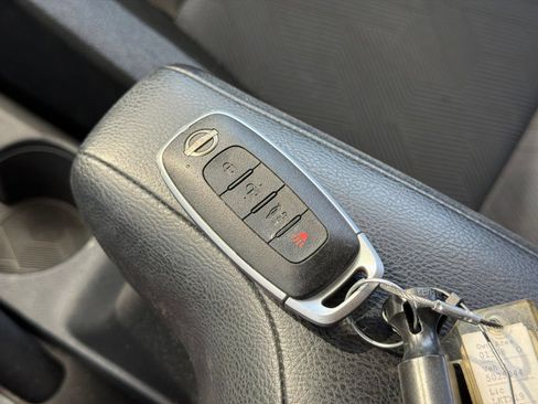 Used 2025 Nissan Versa SV FWD image 20