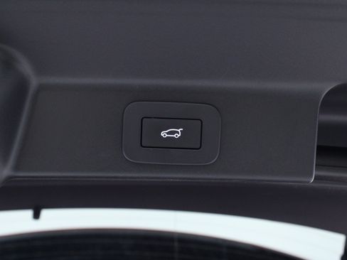 Used 2026 Jaguar F-PACE R-Dynamic S image 10