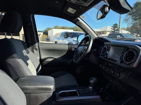 Used 2022 Toyota Tacoma TRD Off-Road image 32