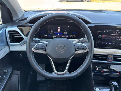 Used 2026 Volkswagen Taos SE FWD image 28
