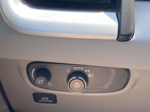 Used 2023 GMC Terrain SLE FWD image 29
