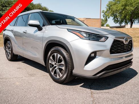 Used 2022 Toyota Highlander XLE FWD image 10