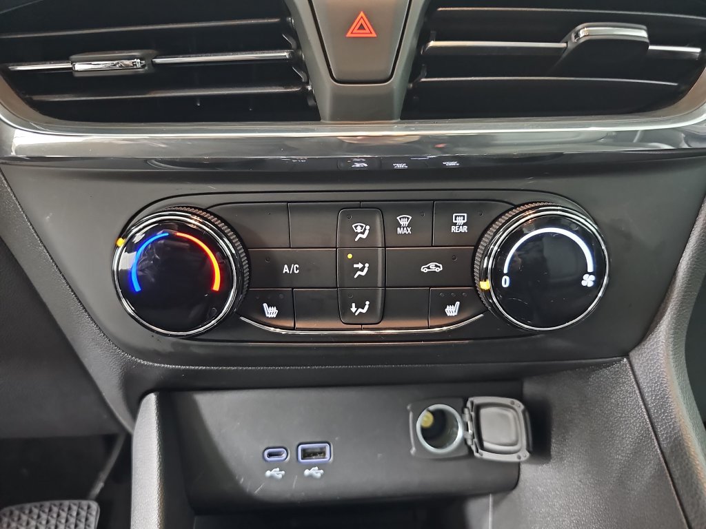 Certified 2024 Buick Encore GX Preferred w/ Comfort Package FWD image 27