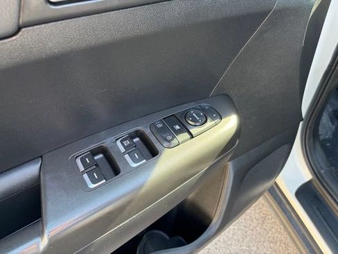 Used 2022 Kia Sportage LX AWD/4WD image 16