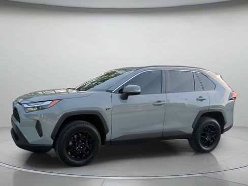 Used 2022 Toyota RAV4 XLE w/ Convenience Package FWD image 14
