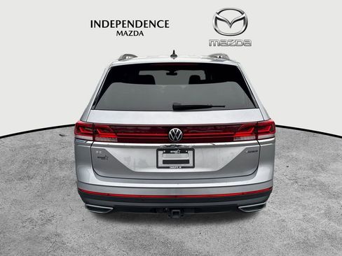 Used 2025 Volkswagen Atlas SE image 4