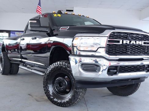 Used 2024 RAM 3500 Tradesman w/ Chrome Appearance Group AWD/4WD image 2