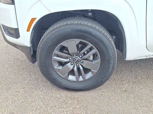 Used 2025 Nissan Frontier SV RWD image 19