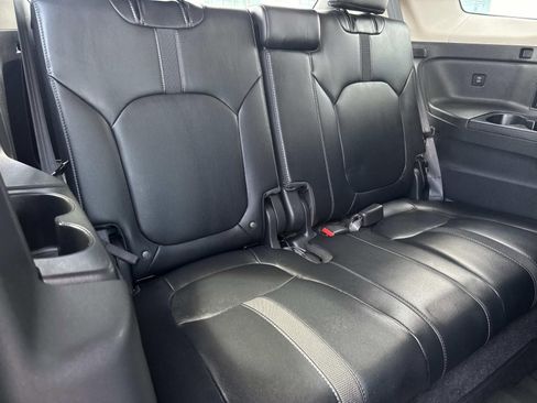 Used 2025 Honda Pilot EX-L image 9