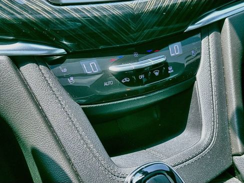 Used 2023 Cadillac XT6 Premium Luxury w/ Technology Package FWD image 19