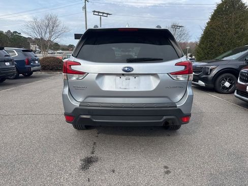 Used 2019 Subaru Forester Premium w/ All-Weather Package image 4