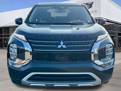 Used 2025 Mitsubishi Outlander SE image 4