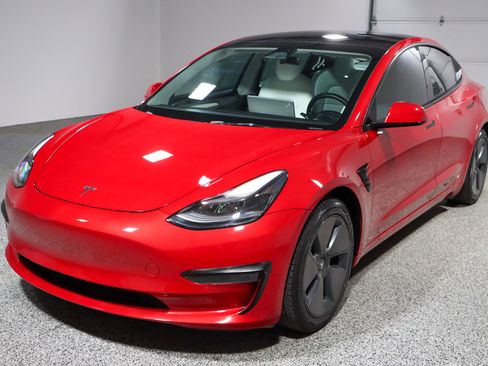 Used 2021 Tesla Model 3 Standard Range Plus image 26