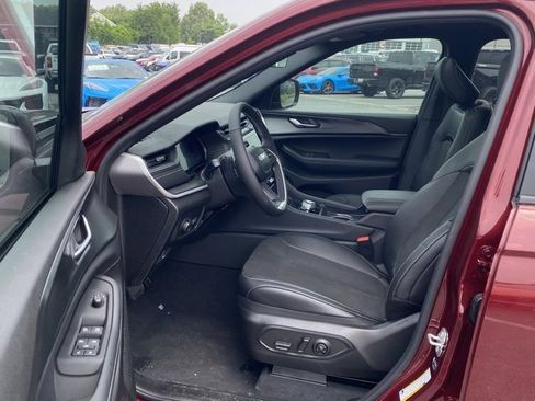 New 2025 Jeep Grand Cherokee L Altitude image 15