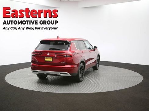 Used 2023 Mitsubishi Outlander SE image 38